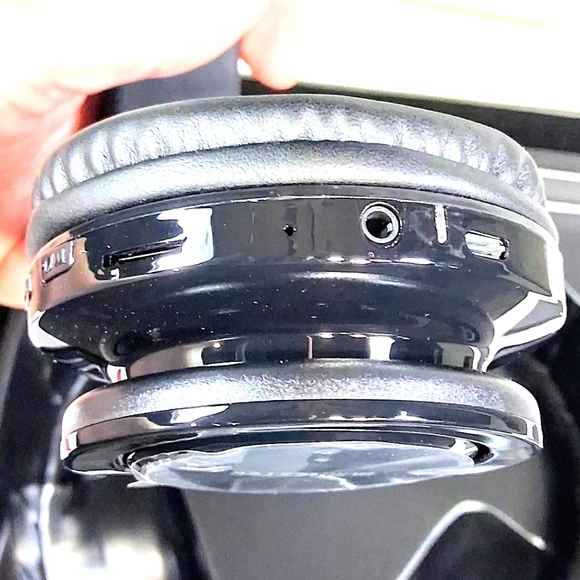 Burnester Black New In Box Wireless Noise Canceling Headphones - Picture 6 of 11